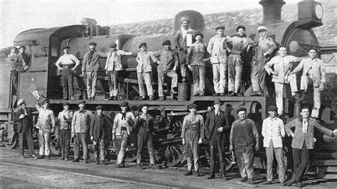 foto antigua de trabajadores ferroviarios en la estación de Bauru, Brasil