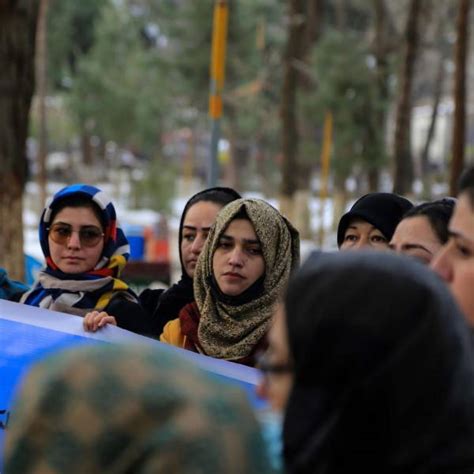 Protesta de mujeres afganas por sus derechos.