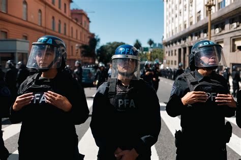 Fotografía de agentes de policía
