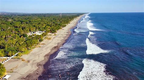 Playa tropical de El Salvador