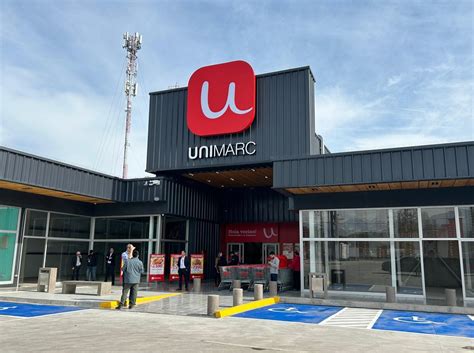 Foto de la fachada de un supermercado Unimarc