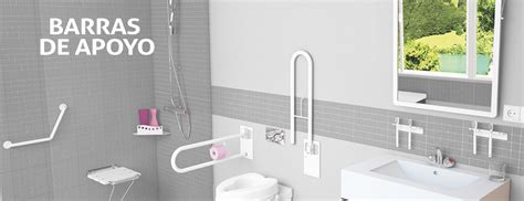 Diseño de baño accesible con barras de apoyo
