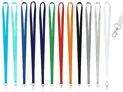 Variedad de accesorios para credenciales: cintas y porta-credenciales