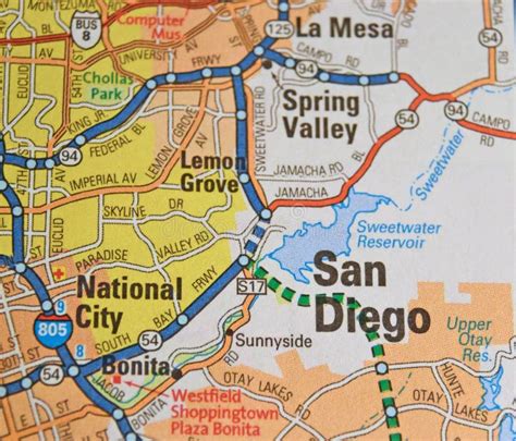mapa de San Diego, California, que muestra información sobre la población y cómo esta puede ser mejorada para un mayor contraste