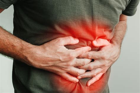 Adulto mayor con síntomas de malestar abdominal