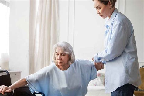 esquema conceptual de la sobrecarga del cuidador y sus factores influyentes