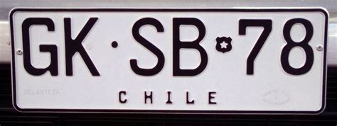 Esquema de una placa patente chilena con las letras permitidas