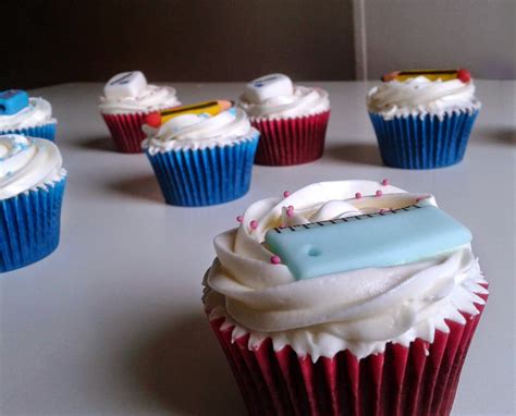 Cupcakes decorados con temática de graduación