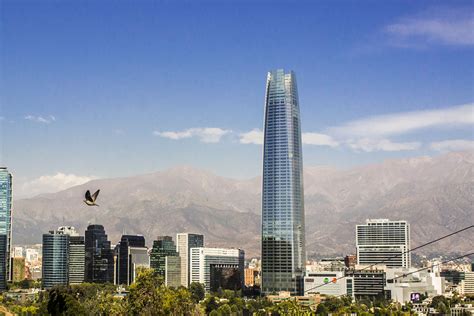 Foto exterior del centro comercial Costanera Center