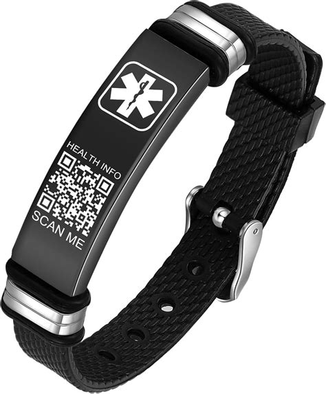 Infografía comparativa entre pulseras de identificación con código QR y relojes inteligentes con GPS para adultos mayores.