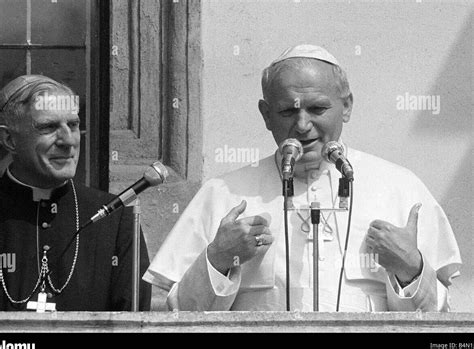 Multitud de jóvenes en un encuentro jubilar con el Papa Juan Pablo II