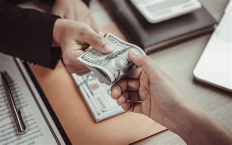 Esquema sobre la relación entre salarios altos, costo de la corrupción y valor social del puesto para funcionarios públicos