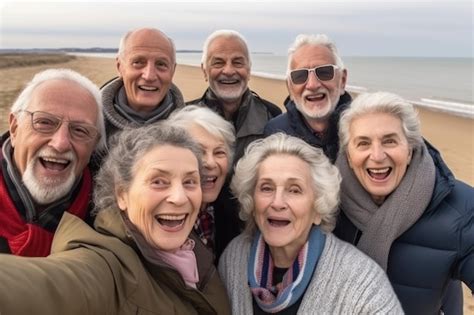 Foto temática: personas mayores felices o paisaje invernal en Chile