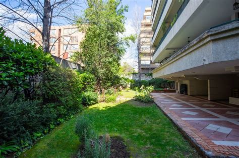 Fachada y áreas verdes de la residencia Eliodoro Yáñez