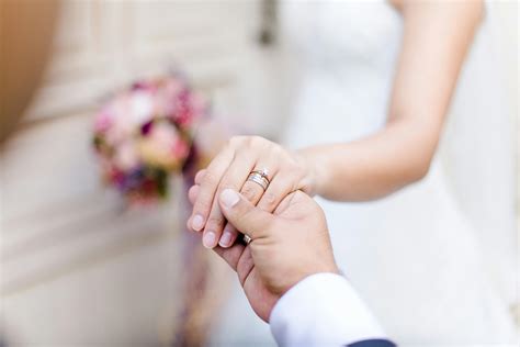 Imagen de Jack y Harriet Morrison tomados de la mano en sus últimas horas