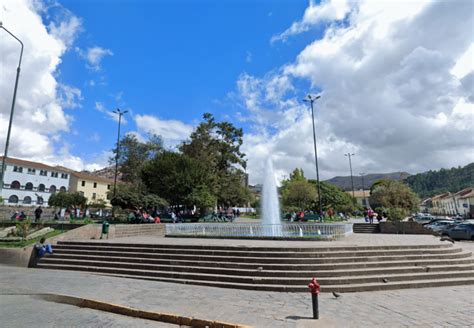 Mapa de la Plaza San Francisco en León, España, con indicación de rutas peatonales y viales