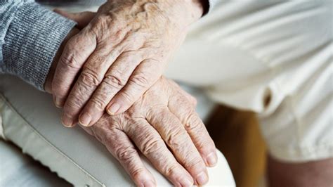 Esquema de requisitos para acceder a beneficios estatales para adultos mayores