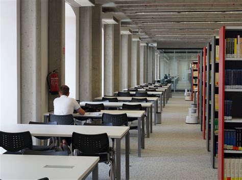 Foto de la Biblioteca UAH o de un evento Alumni UAH