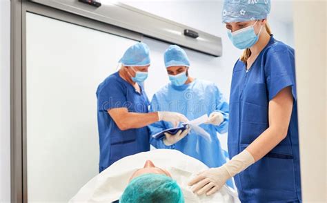 Preparación del paciente antes de la cirugía de rodilla