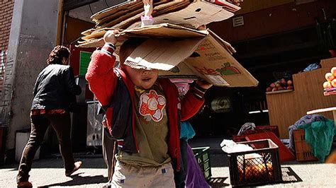 fotografía de niños en situación de trabajo infantil