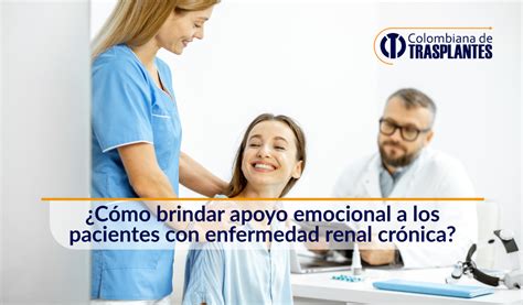 Familia recibiendo apoyo psicológico durante la enfermedad de un hijo