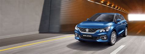 Vista exterior de un Suzuki Baleno en circulación
