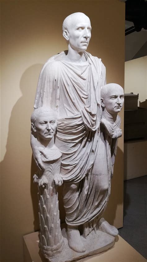 Escultura romana de un pater familias