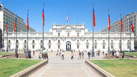 Manifestantes frente al Palacio de La Moneda exigiendo cambios en el sistema de pensiones