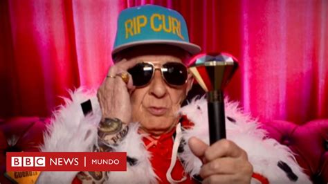 Melquiades Iniesta, el abuelo del reggaetón, en una pose de baile