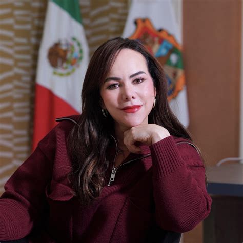 Fotografía temática de entretenimiento adulto con un ambiente moderno y seguro