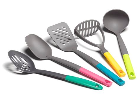 Utensilios de cocina con mangos adaptados y engrosados