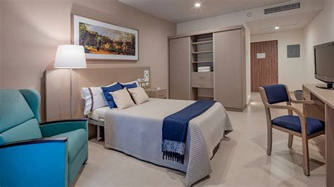 Foto de instalaciones limpias y ordenadas de residencia para adultos mayores