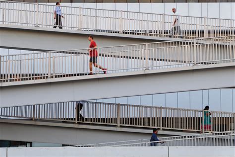 Infografía: barreras arquitectónicas comunes en edificios