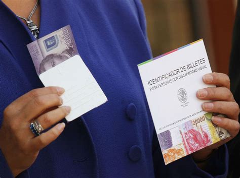 Infografía: Funcionamiento de un identificador de billetes para personas con discapacidad visual