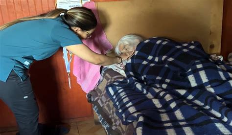 fotografía de personas mayores de zonas rurales participando en una reunión o actividad de su organización social