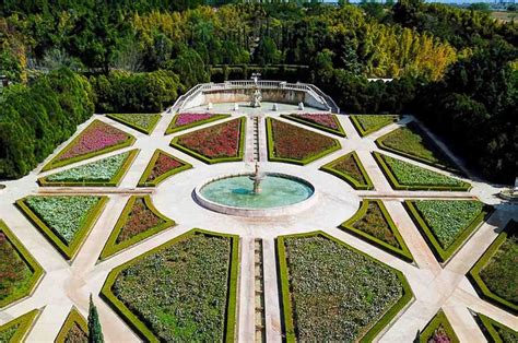 Fotografía de los jardines y áreas comunes en el Hogar de María