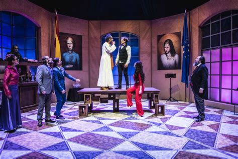 Imagen de Violeta Vidaurre en una obra de teatro