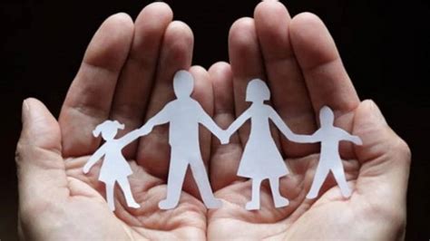 Ilustración de niños en una residencia, enfatizando la necesidad de fortalecer los lazos familiares