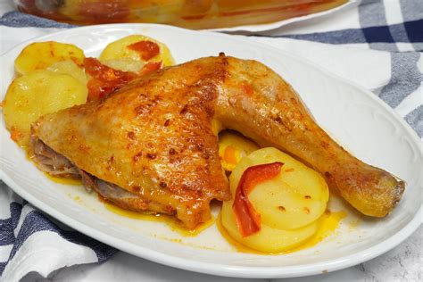 Esquema de pasos para la preparación de un pollo asado con verduras.