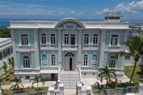 Foto exterior del Hospital Mont Serrat en Salvador, Brasil, una mansión del siglo XIX