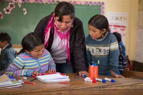 Esquema de las principales leyes y políticas de inclusión en la educación para personas con discapacidad en Chile, Colombia, España y Perú.