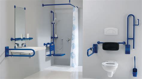 Infografía de adaptaciones para un baño seguro para personas mayores