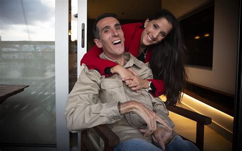 Fotografía de Álex Roca junto a su esposa, Mari Carme