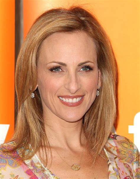 Foto de Marlee Matlin en un evento de defensa de los derechos de las personas con discapacidad, posiblemente con el hashtag #invalidopinions.