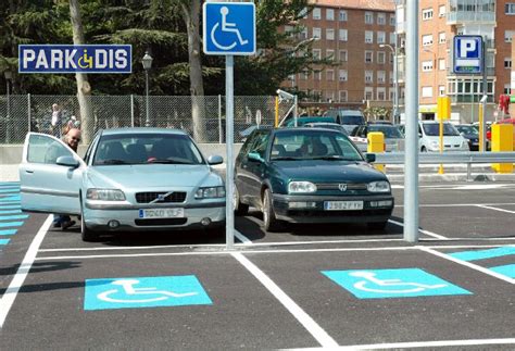 Ejemplo de diseño de plazas de aparcamiento accesibles
