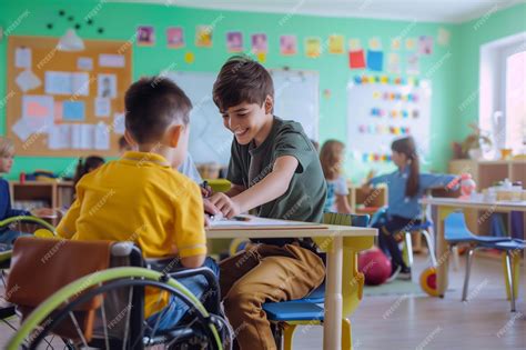 Foto: Niños con discapacidad cognitiva participando activamente en el aula