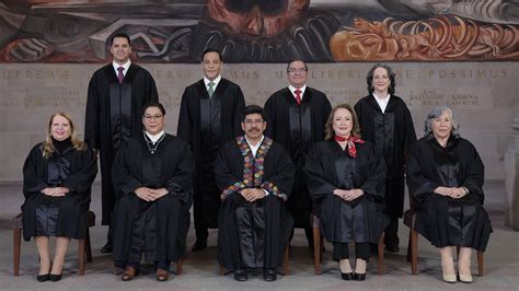 Foto de la Corte Suprema de Chile con togas y jueces