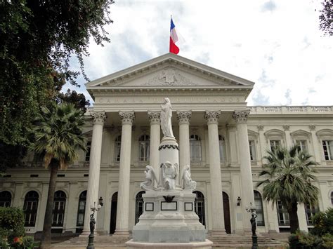 Edificio del Congreso Nacional de Chile, donde se discuten y aprueban las leyes.