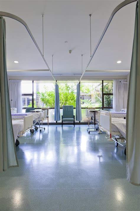 Imagen de una sala de hospital acogedora y serena