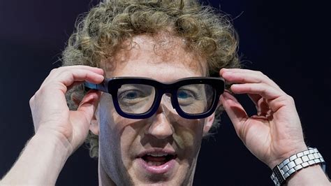 Mark Zuckerberg presentando gafas inteligentes
